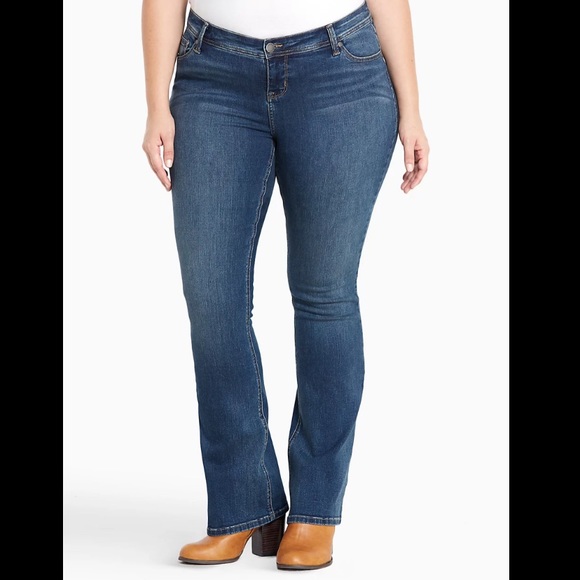 TORRID SZ 22 LUXE SLIM BOOT JEAN MEDIUM WASH